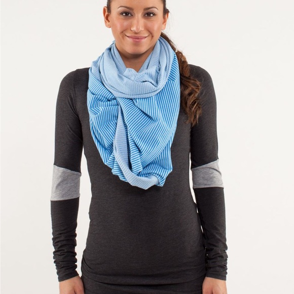 Large lulu lemon blue scarf - Picture 2 of 5